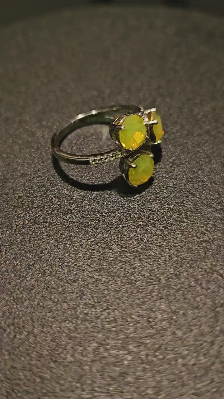 Uranium Glass Round cut Ring size 7 new Sterling Silver with 3 vintage Yellow Uranium glass stones that glows under black/UV light