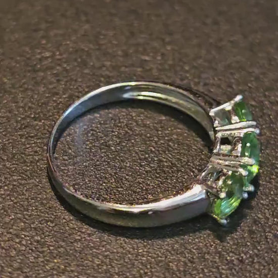 Uranium Glass Round cut Ring size 8.5 in new Sterling Silver with 3 vintage  Uranium glass stones that glows under black / UV light