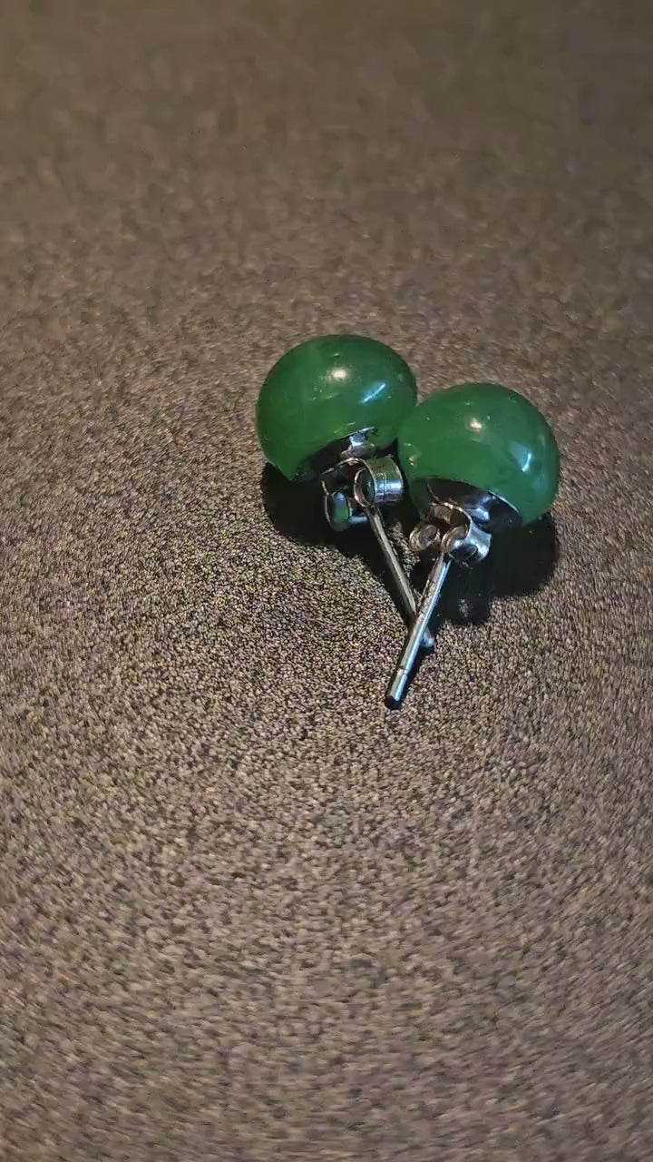 Uranium Glass Earrings in new Sterling Silver with Vintage Dark Green 9 mm round cut Uranium Glass stones, that glow under black/UV light