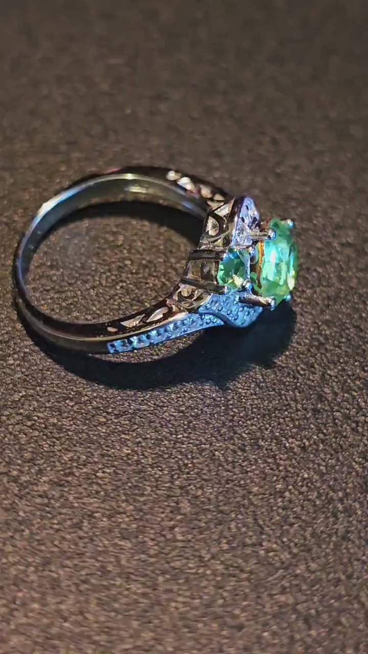 Uranium Glass Round cut three stone ring size 7 Sterling Silver with vintage round cut Uranium glass stones that glows under black/UV light