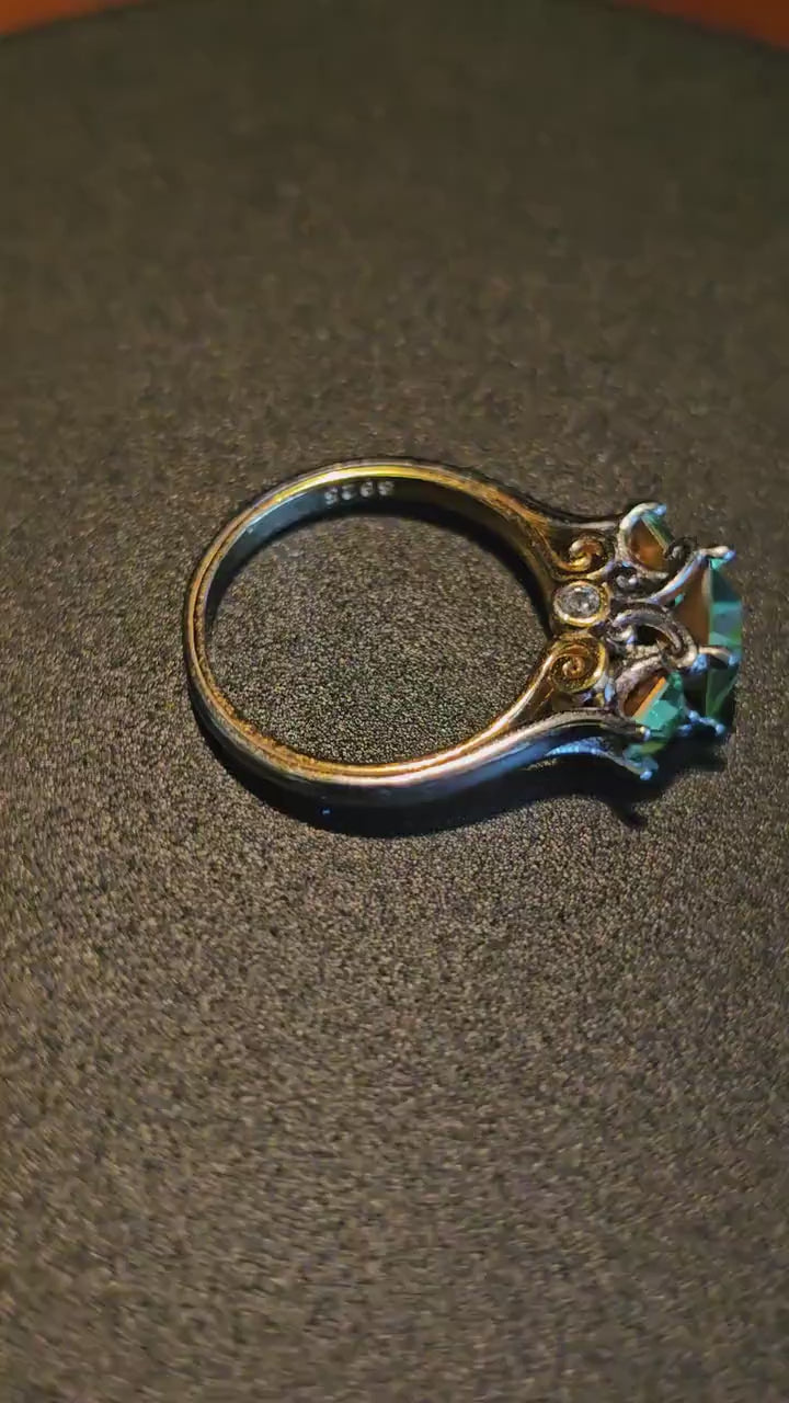 Uranium Glass Princess cut Ring size 7 new Sterling Silver/18K Gold Uranium glass stone and 2 accent stones that glows under black/UV light