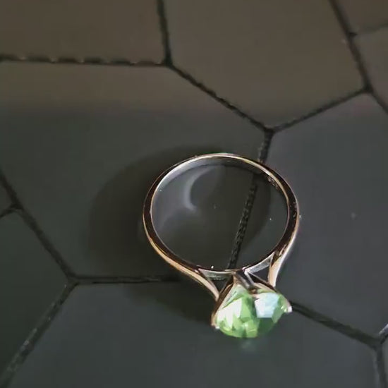 Uranium Glass Round cut Solitaire Ring size 6.5/7/7.5 in new Sterling Silver  with  8mm Uranium glass stone that glows under black/UV light
