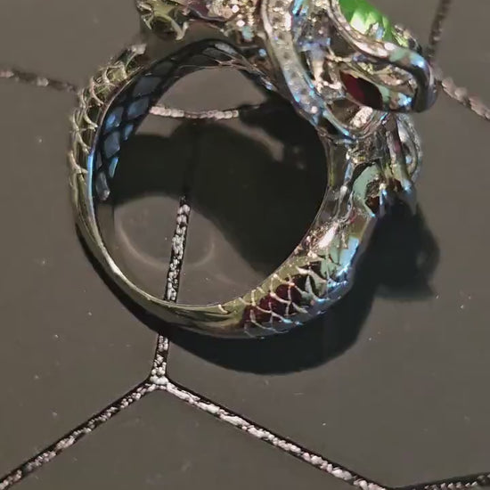 Uranium Glass Round cut Ring size 7 new Abstract style Sterling Silver with a vintage Uranium glass stone that glows under black / UV light